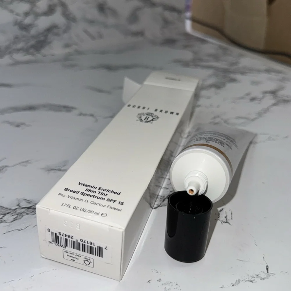NWT Bobbi Brown vitamin enriched skin tint: Golden 2 Never used Still in box